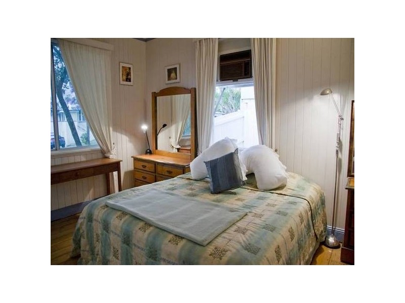 28 Lucy Street, Milton QLD 4064