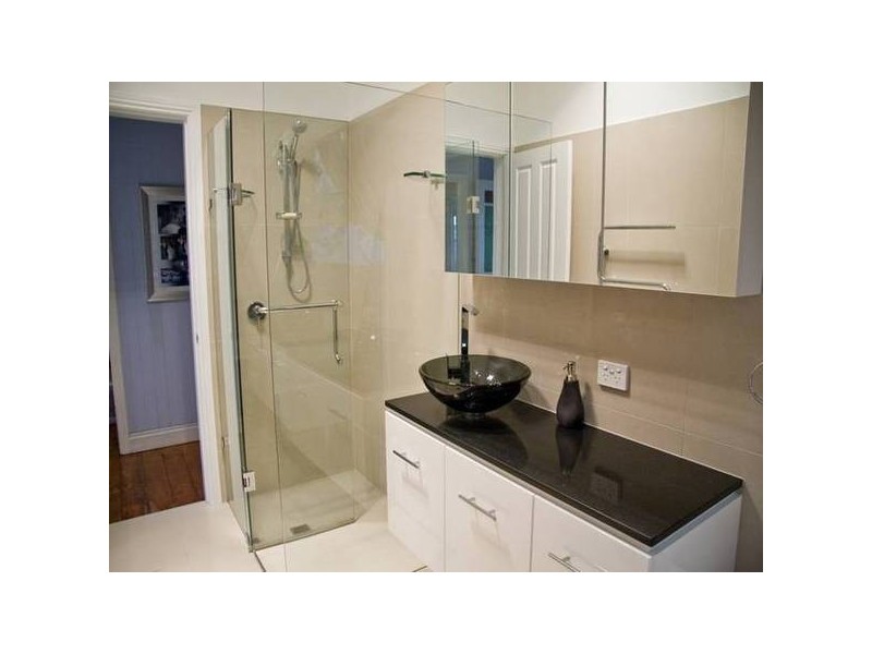 28 Lucy Street, Milton QLD 4064