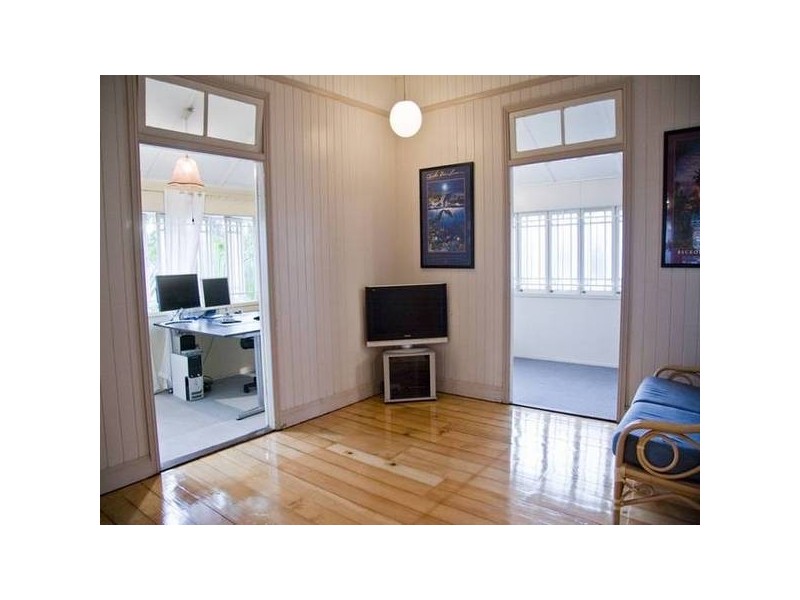 28 Lucy Street, Milton QLD 4064