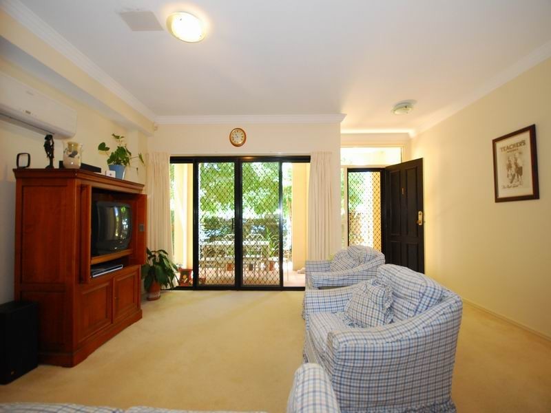 1/28 Bayliss Street, Toowong QLD 4066