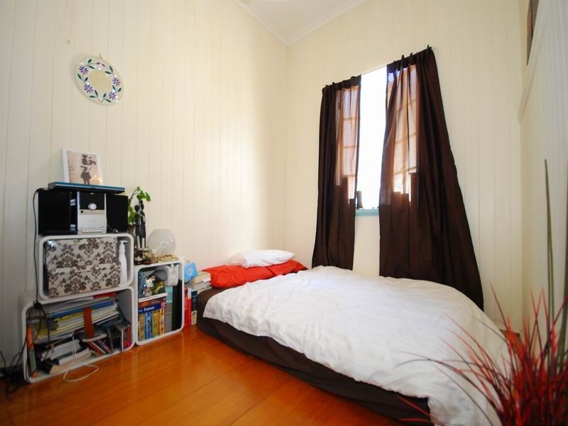 4 Gray Street, Red Hill QLD 4059