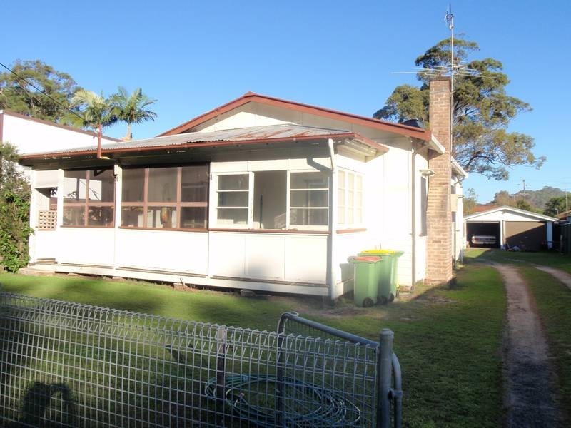 16 Hood, Ettalong Beach NSW 2257