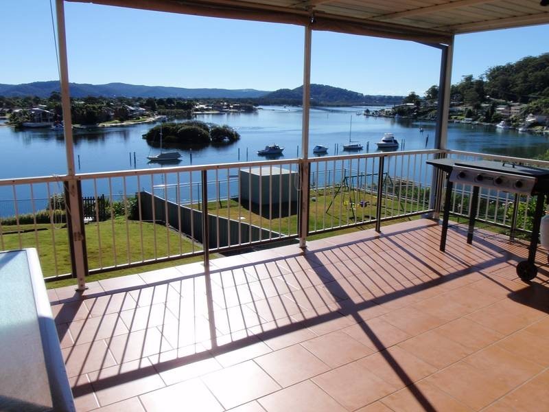 9 Empire Bay Dr, Daleys Point NSW 2257