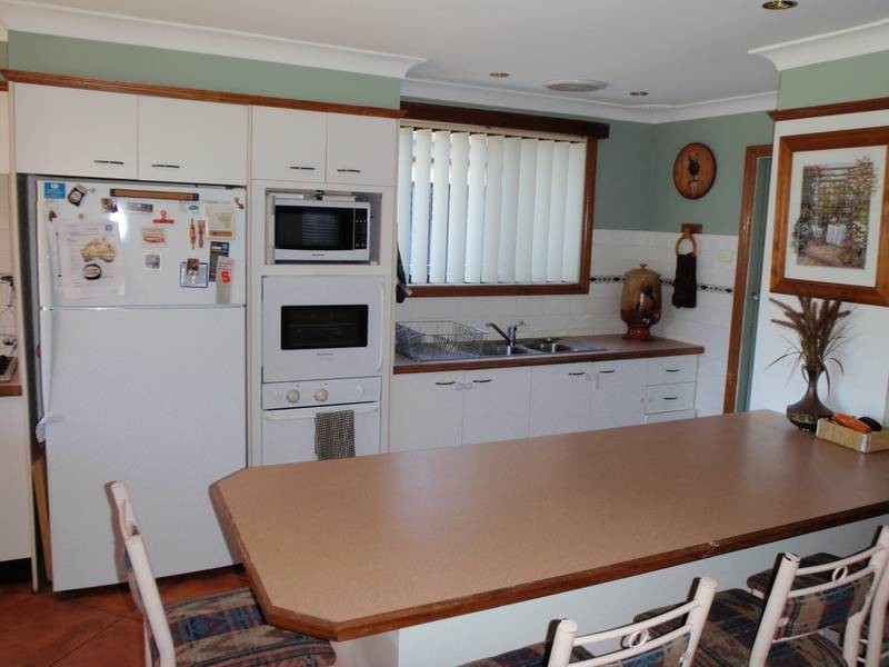 54 Mackenzie Ave, Woy Woy NSW 2256