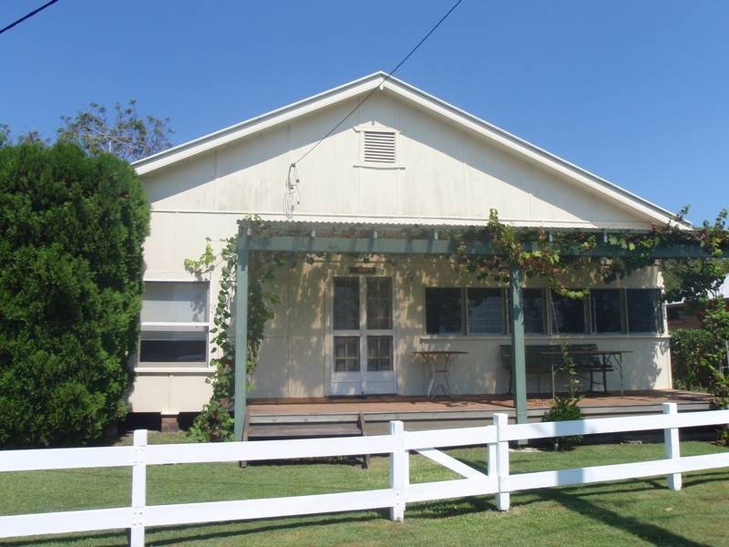 18 Shelly Beach Rd, Empire Bay NSW 2257
