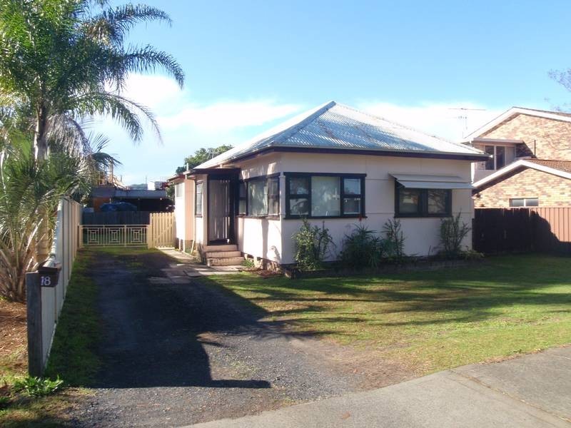 18 Picnic Parade, Ettalong Beach NSW 2257