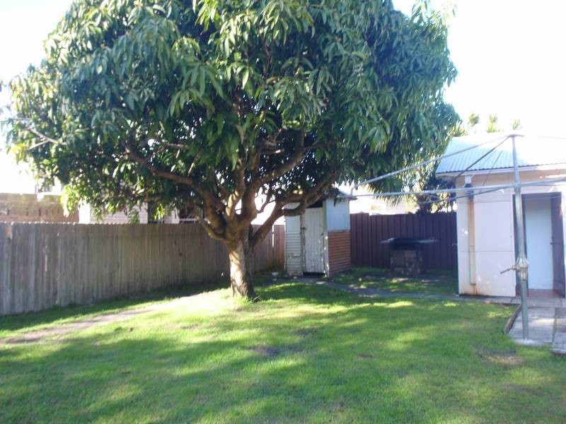 18 Picnic Parade, Ettalong Beach NSW 2257