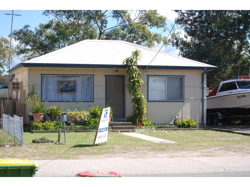31 Welcome St, Woy Woy NSW 2256