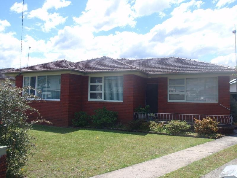 7 Azalea Ave, Woy Woy NSW 2256