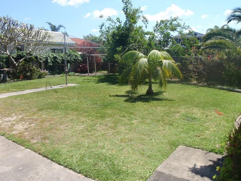 7 Azalea Ave, Woy Woy NSW 2256
