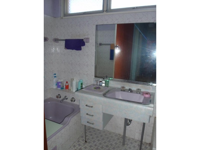 7 Azalea Ave, Woy Woy NSW 2256