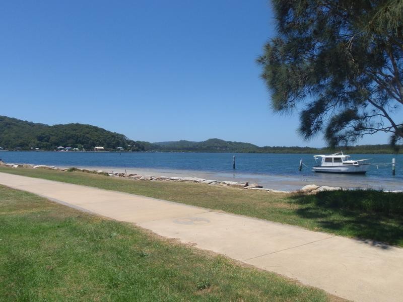 8 North Burge Rd, Woy Woy NSW 2256