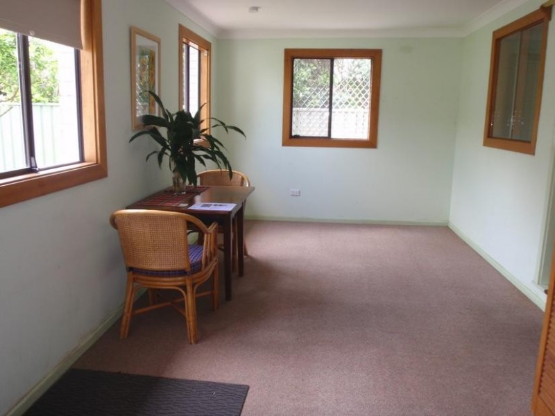 8 North Burge Rd, Woy Woy NSW 2256