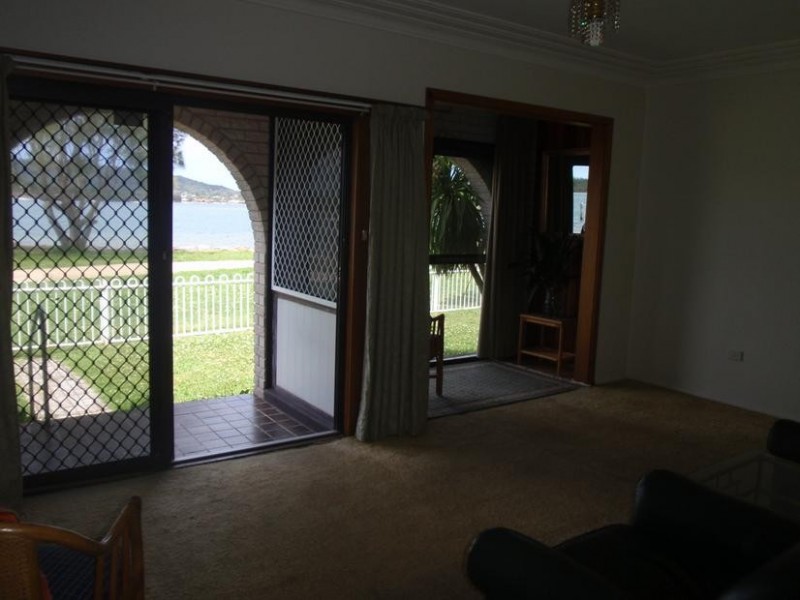 8 North Burge Rd, Woy Woy NSW 2256