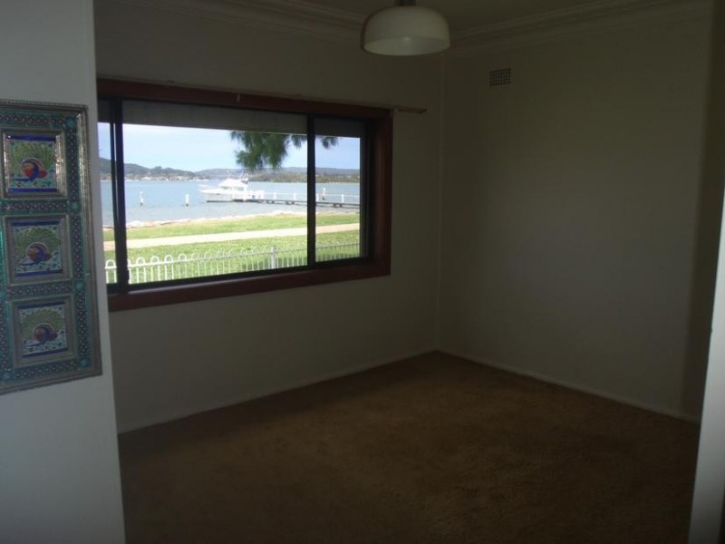 8 North Burge Rd, Woy Woy NSW 2256