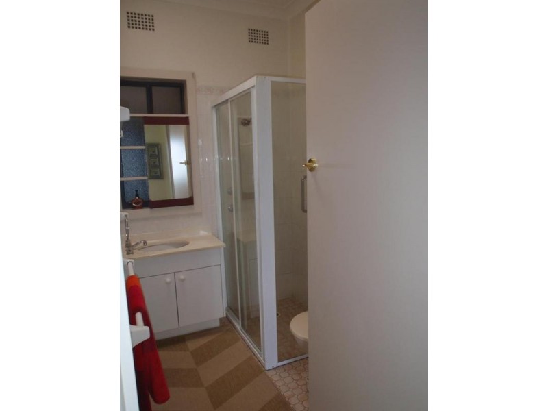 8 North Burge Rd, Woy Woy NSW 2256