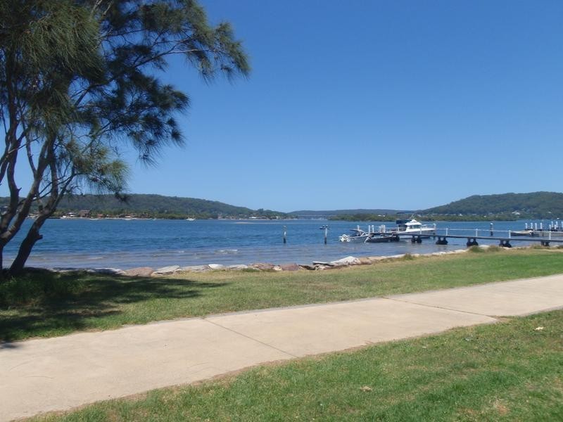 8 North Burge Rd, Woy Woy NSW 2256