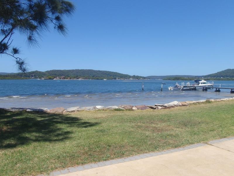 8 North Burge Rd, Woy Woy NSW 2256