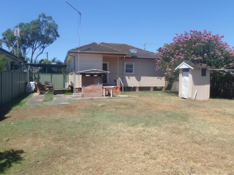 15 Gwendolen Ave, Umina Beach NSW 2257