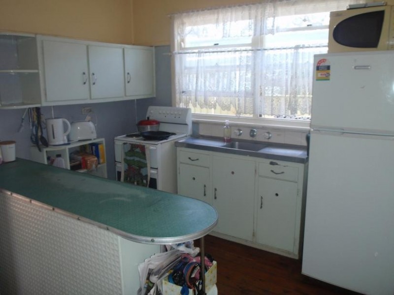 15 Gwendolen Ave, Umina Beach NSW 2257