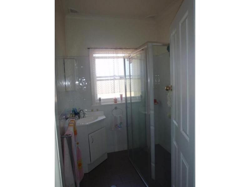 15 Gwendolen Ave, Umina Beach NSW 2257