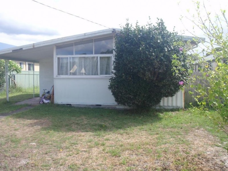 60 Dunban Rd, Woy Woy NSW 2256