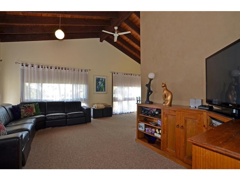 8 Peta Close, Umina Beach NSW 2257