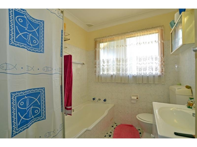 9 Wentworth Ave, Woy Woy NSW 2256