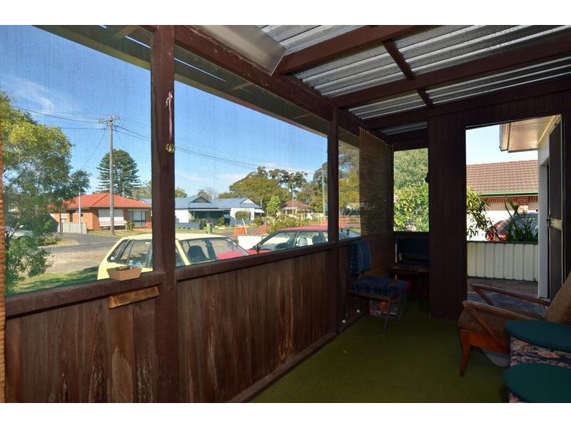 9 Wentworth Ave, Woy Woy NSW 2256