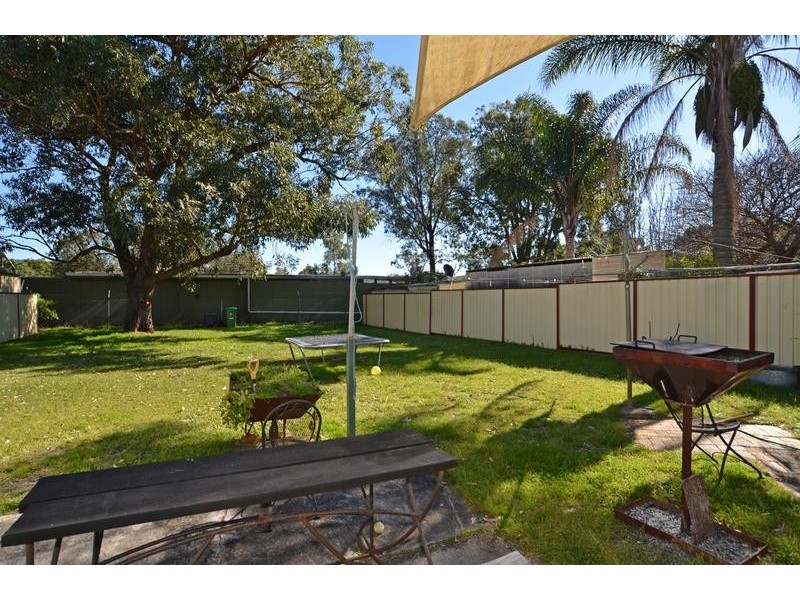 9 Wentworth Ave, Woy Woy NSW 2256