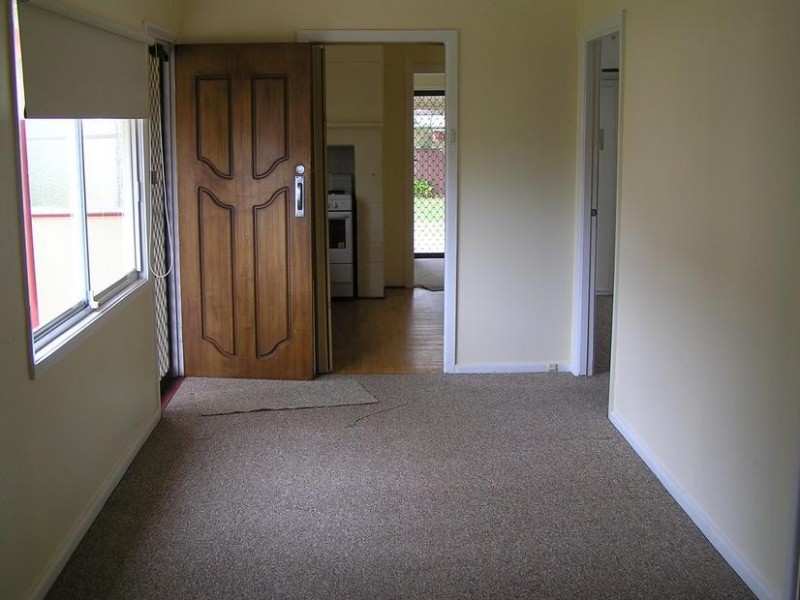 29 Barrenjoey Rd, Ettalong Beach NSW 2257