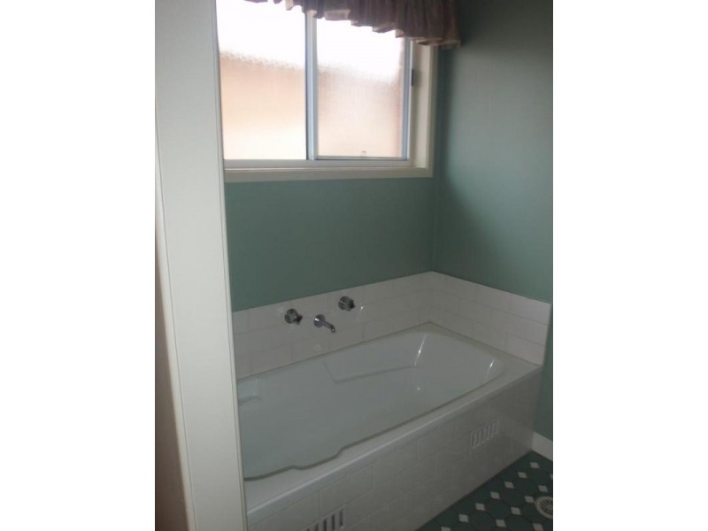 2F Burrawang St, Ettalong Beach NSW 2257