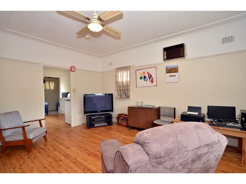8 Priestman Ave, Umina Beach NSW 2257