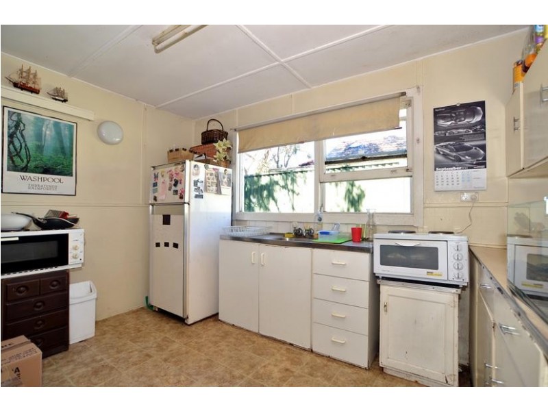 8 Priestman Ave, Umina Beach NSW 2257