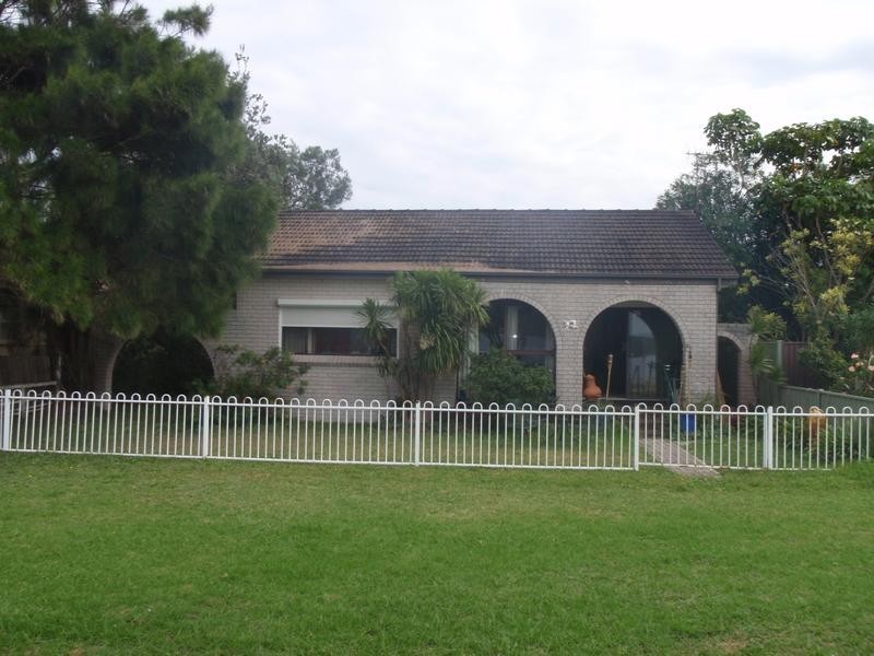 8 Northburge Road, Woy Woy NSW 2256