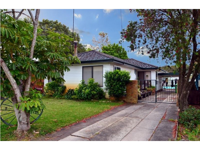 81 Watkin Ave, Woy Woy NSW 2256