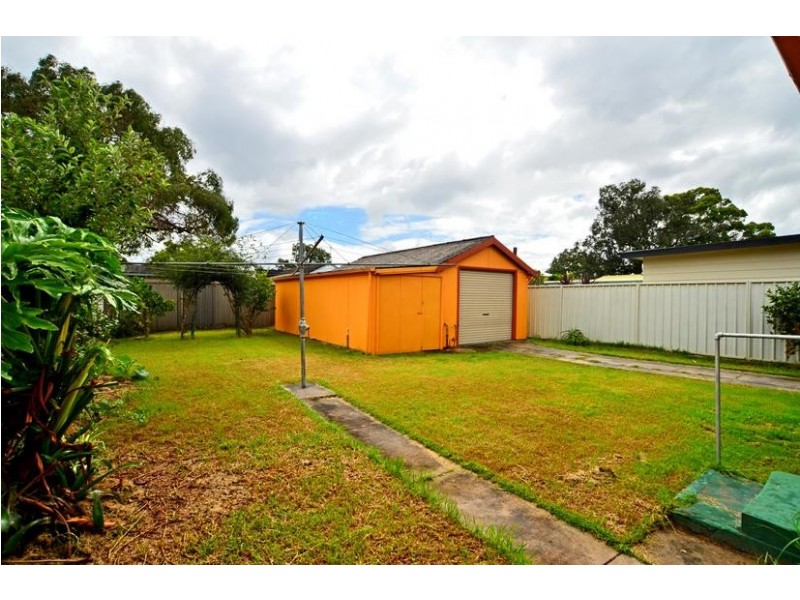 30 Dorothy Ave, Woy Woy NSW 2256