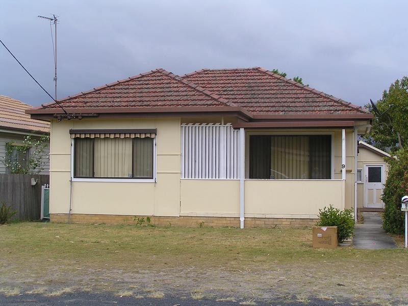 9 Pacific Ave, Ettalong Beach NSW 2257
