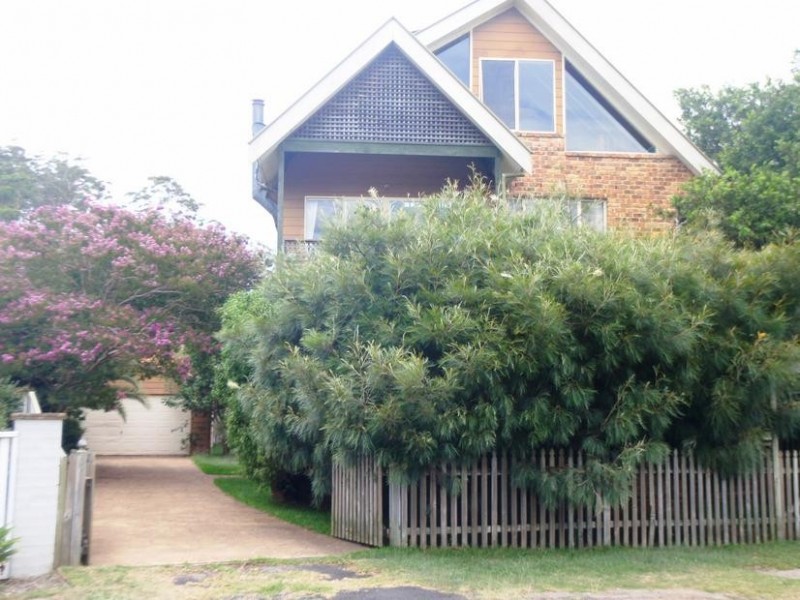 9 Lalina Ave, Woy Woy NSW 2256