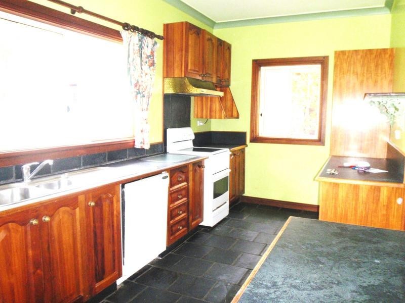 9 Lalina Ave, Woy Woy NSW 2256