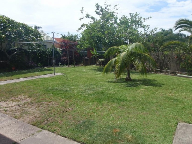 7 Azalea Ave, Woy Woy NSW 2256