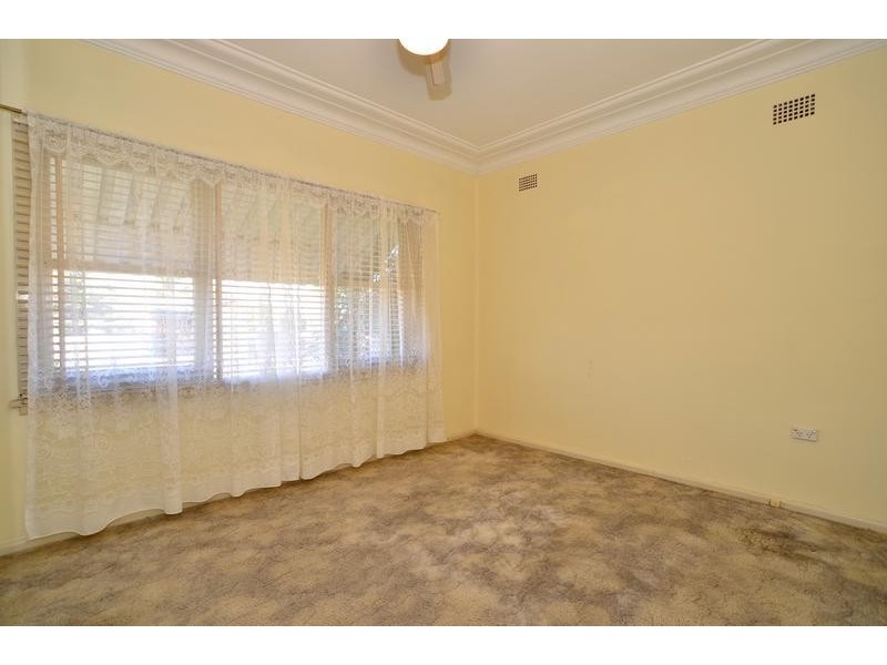 251 Trafalgar Ave, Umina Beach NSW 2257