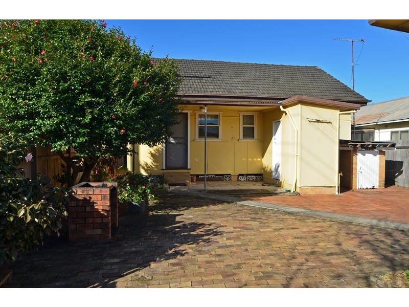 251 Trafalgar Ave, Umina Beach NSW 2257