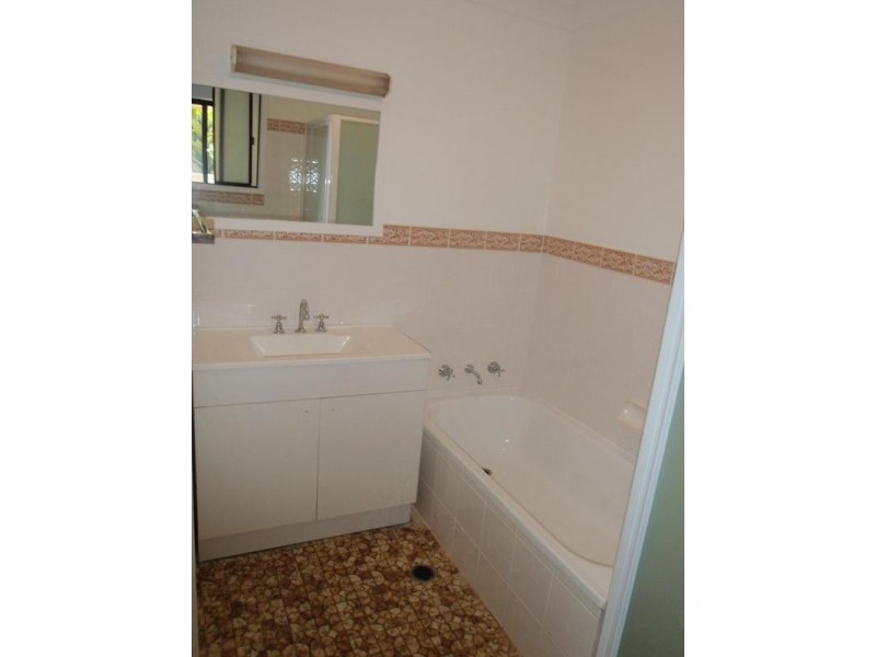 2/4 Ocean Beach Rd, Woy Woy NSW 2256