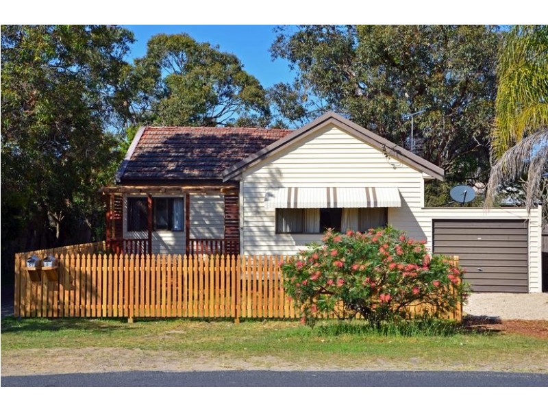 8 Priestman Ave, Umina Beach NSW 2257