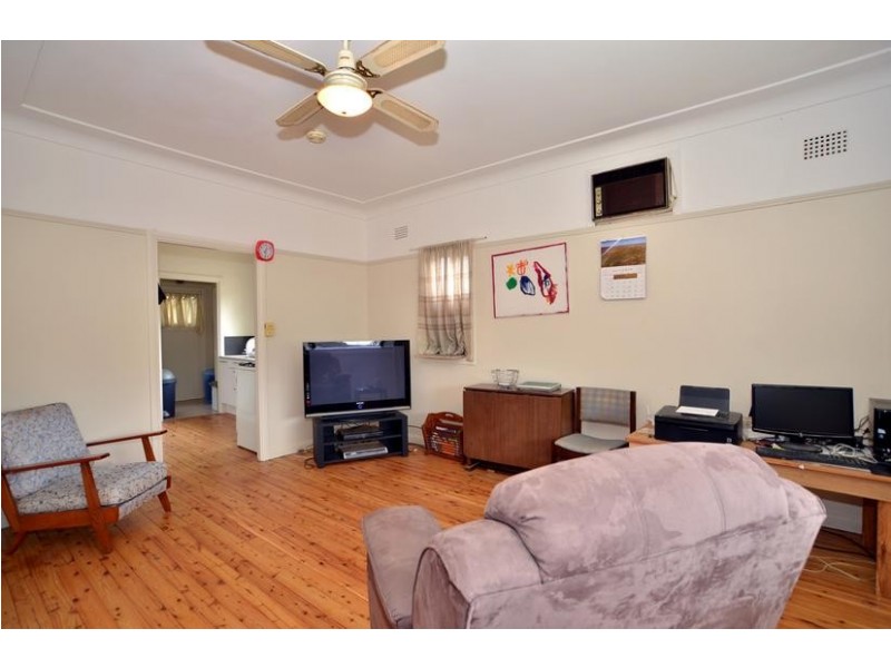 8 Priestman Ave, Umina Beach NSW 2257