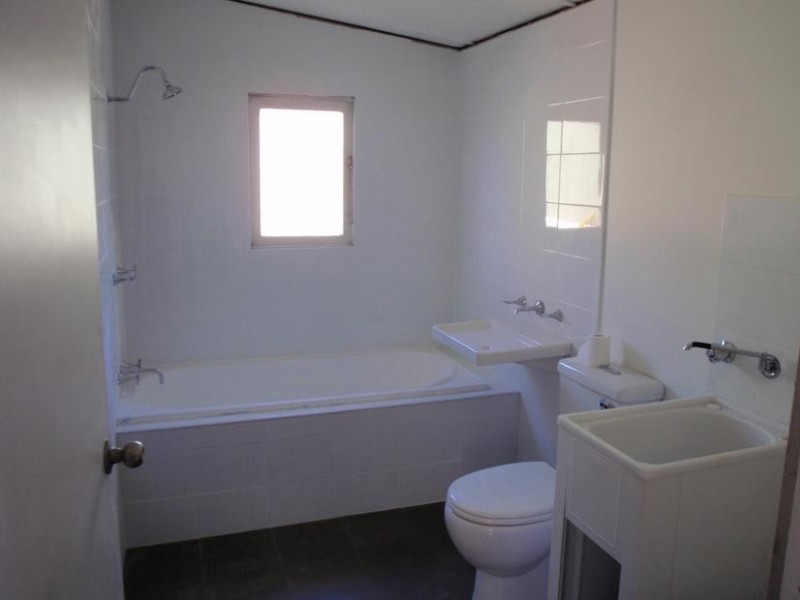 8 Priestman Ave, Umina Beach NSW 2257