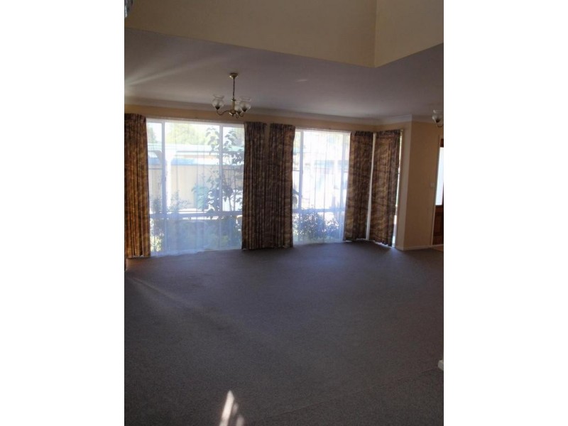 8a Rothwell, Woy Woy NSW 2256