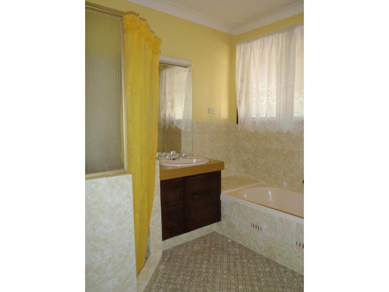 12 Mount Ettalong Rd, Umina Beach NSW 2257