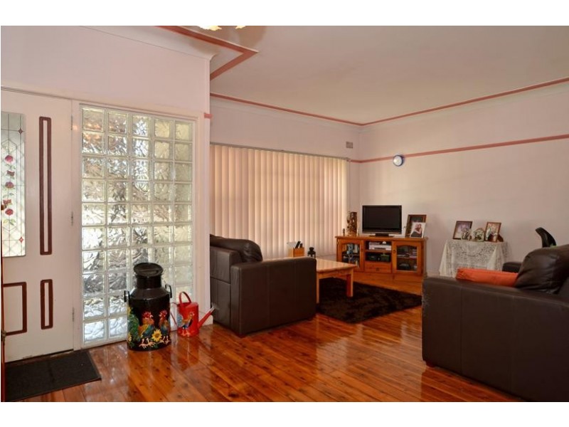 166 Barrenjoey Rd, Ettalong Beach NSW 2257